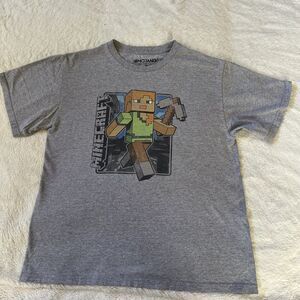 Minecraft JINX Official Alex Pickaxe Youth T-Shirt Size YXL Grey Iconic Mojang